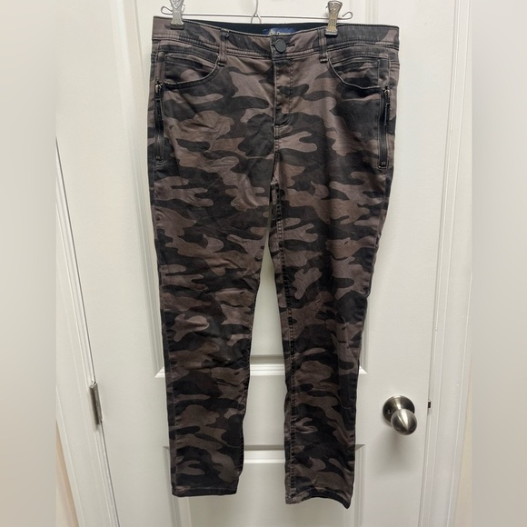 Democracy Denim - Democracy AB solution womens camo skinny jeans sz 8